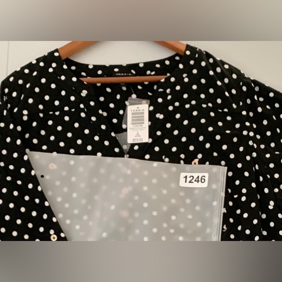 TORRID Women’s Harper Challis Long Sleeve Blouse, Deep Black, White Dots Size 3X - Picture 16 of 16